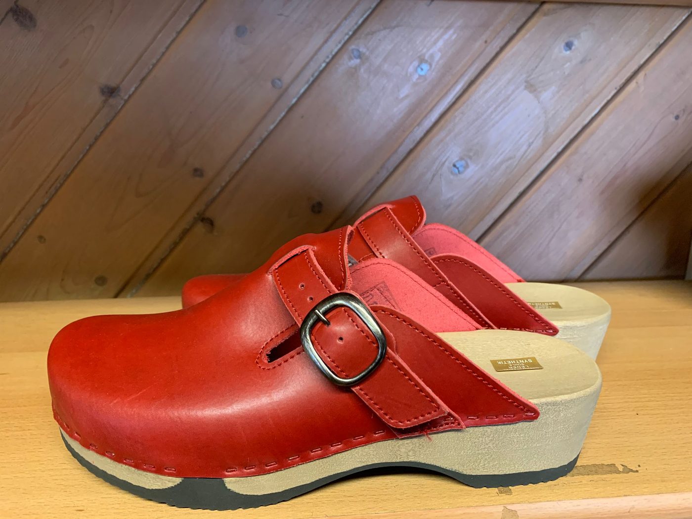 HOGES Modell 220 in Rot, ungelocht