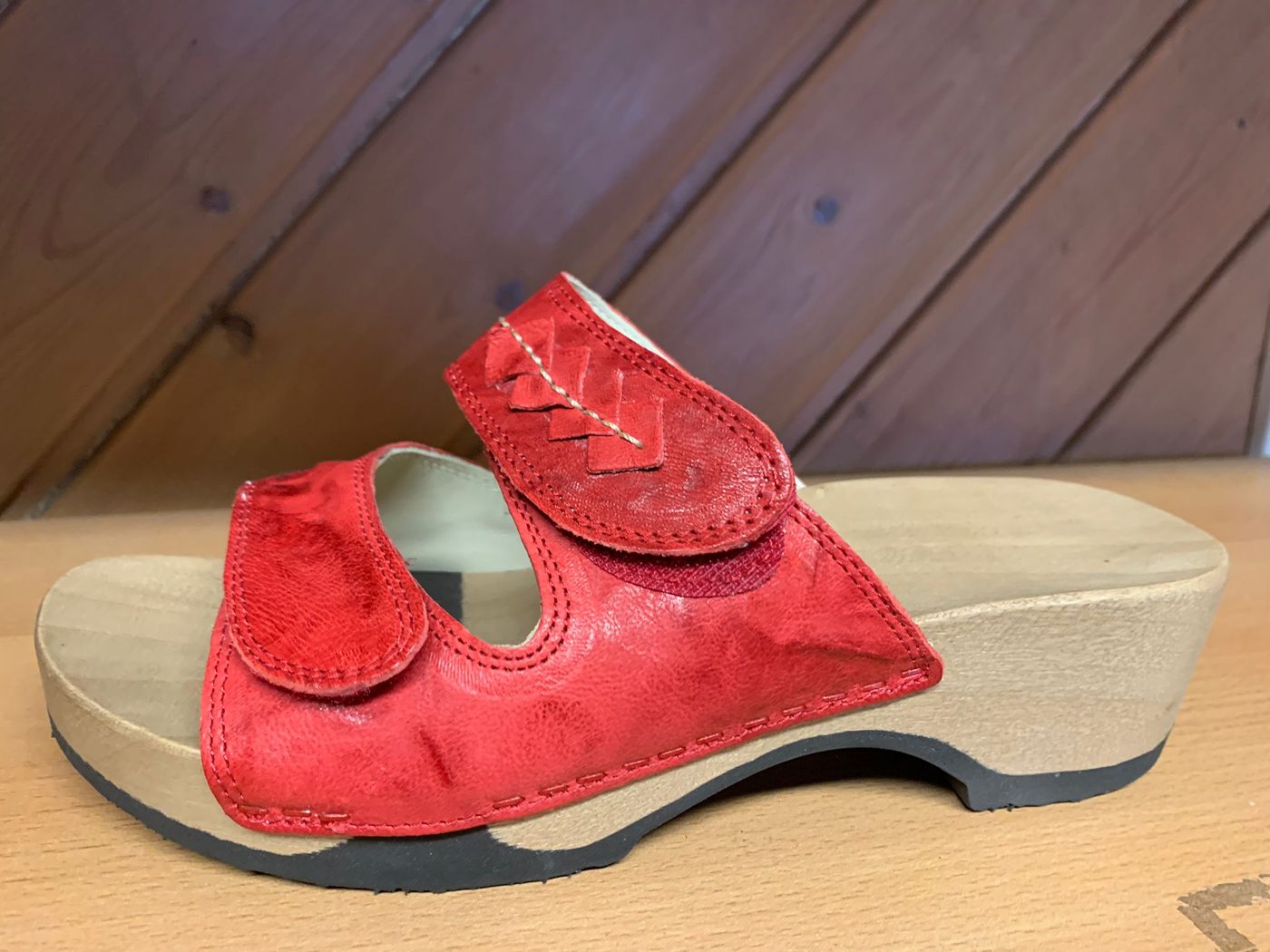 HOGES Modell 750 in Rot